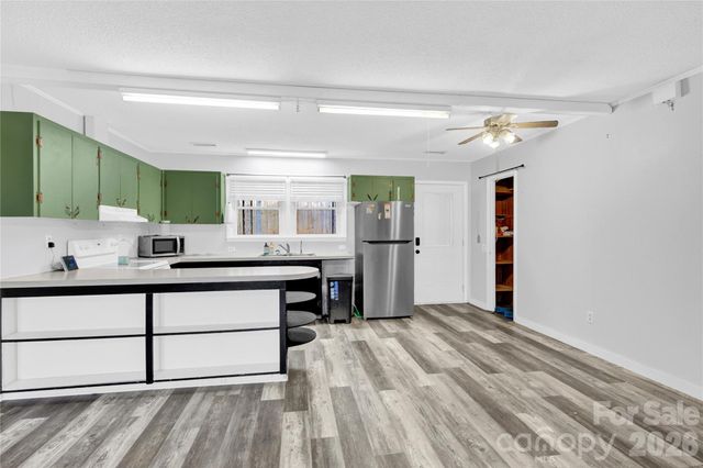 6716 Navajo Trail, Sherrills Ford, NC 28673