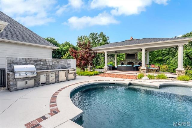 12955 Sunset Bluff Court, Sunset Hills, MO 63127