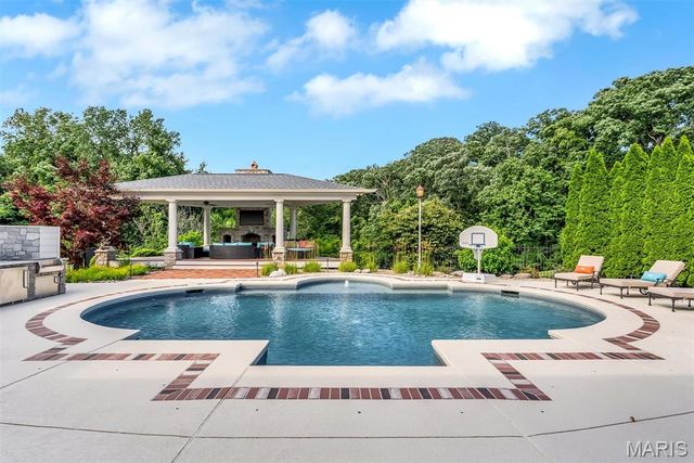 12955 Sunset Bluff Court, Sunset Hills, MO 63127