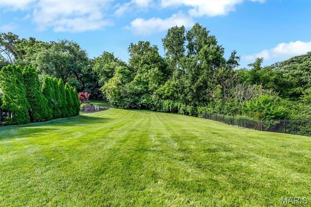 12955 Sunset Bluff Court, Sunset Hills, MO 63127