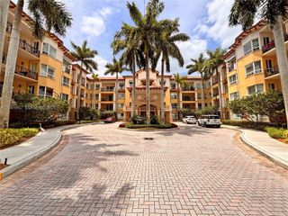 16101 Emerald Estates Dr 155, Weston, FL 33331