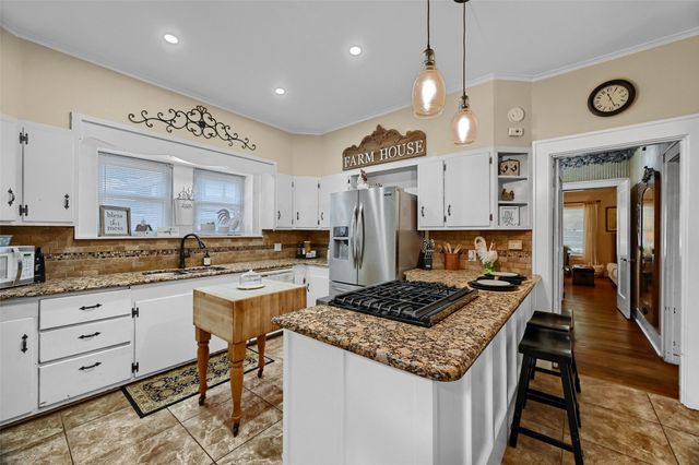 706 N Woods Street, Sherman, TX 75092