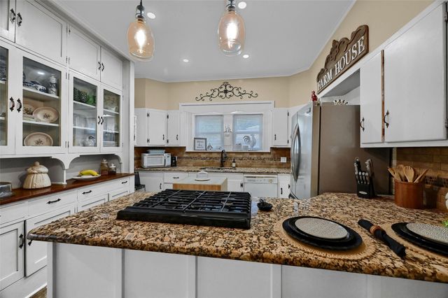 706 N Woods Street, Sherman, TX 75092