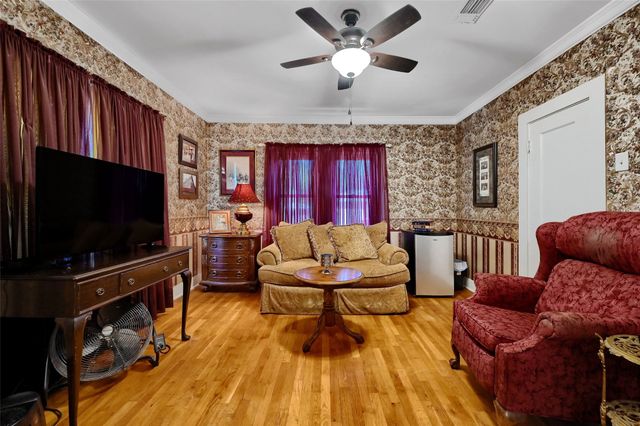 706 N Woods Street, Sherman, TX 75092