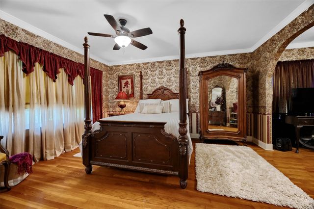 706 N Woods Street, Sherman, TX 75092
