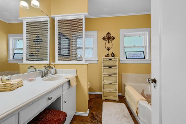 706 N Woods Street, Sherman, TX 75092