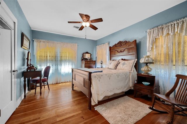 706 N Woods Street, Sherman, TX 75092