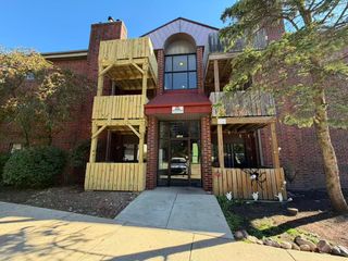 1360 Brook Street F, St. Charles, IL 60174