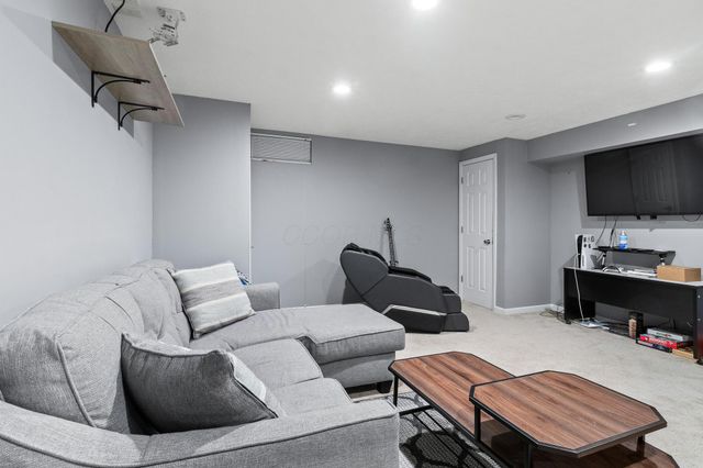 1171 Willow Oak Drive, Blacklick, OH 43004