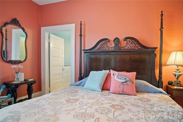 416 3rd Avenue W, Hendersonville, NC 28739