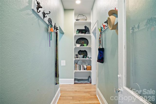 416 3rd Avenue W, Hendersonville, NC 28739