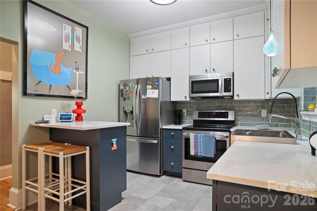 416 3rd Avenue W, Hendersonville, NC 28739