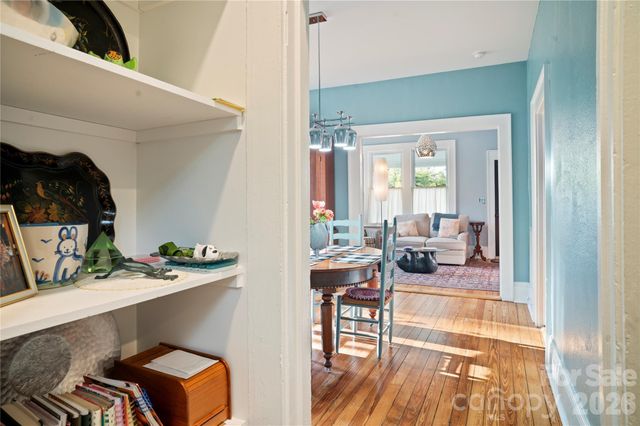 416 3rd Avenue W, Hendersonville, NC 28739