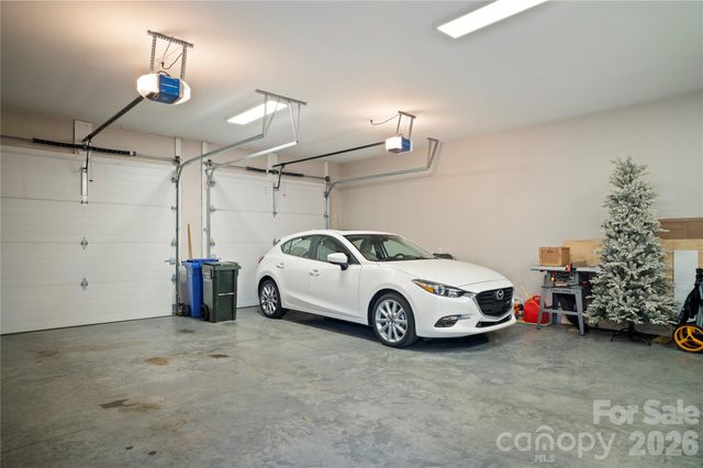 416 3rd Avenue W, Hendersonville, NC 28739