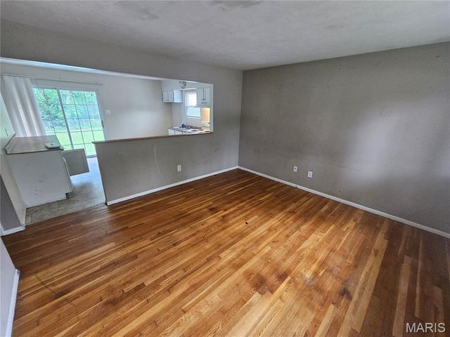 7480 Castro Drive, St Louis, MO 63135