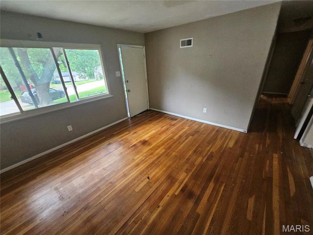 7480 Castro Drive, St Louis, MO 63135