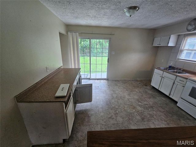 7480 Castro Drive, St Louis, MO 63135
