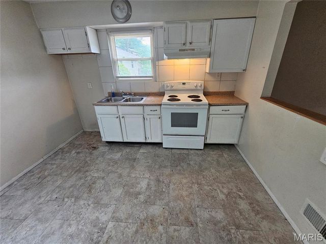 7480 Castro Drive, St Louis, MO 63135