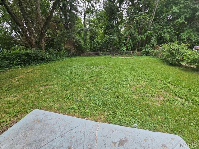7480 Castro Drive, St Louis, MO 63135