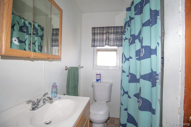 8080 Wayne Road, Romulus, MI 48174