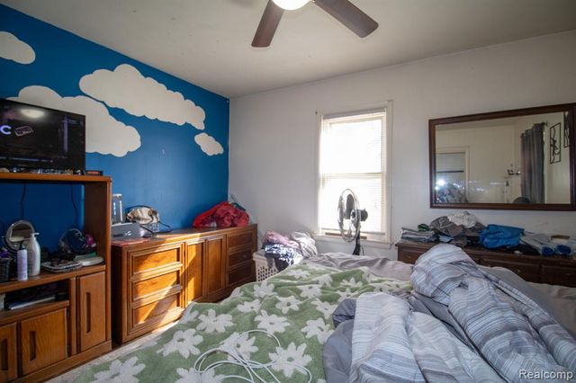 8080 Wayne Road, Romulus, MI 48174