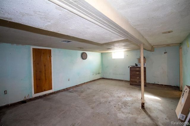 8080 Wayne Road, Romulus, MI 48174