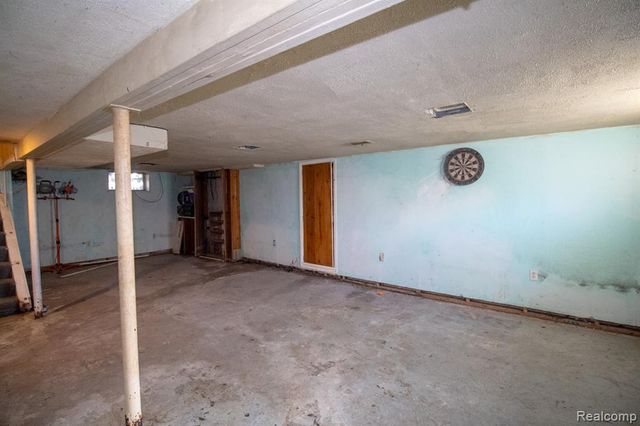 8080 Wayne Road, Romulus, MI 48174