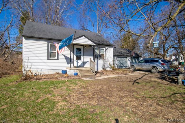 8080 Wayne Road, Romulus, MI 48174