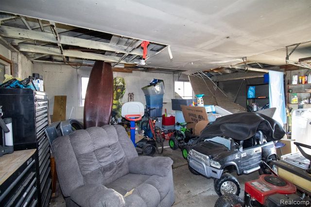 8080 Wayne Road, Romulus, MI 48174