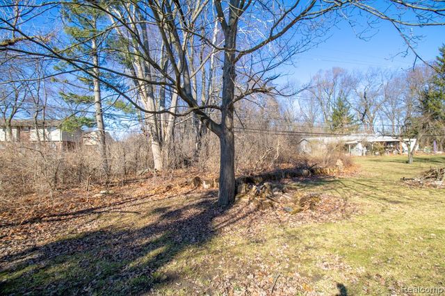 8080 Wayne Road, Romulus, MI 48174