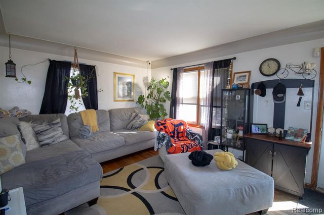 8080 Wayne Road, Romulus, MI 48174