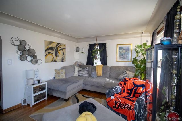 8080 Wayne Road, Romulus, MI 48174