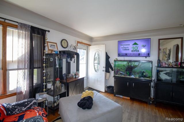 8080 Wayne Road, Romulus, MI 48174