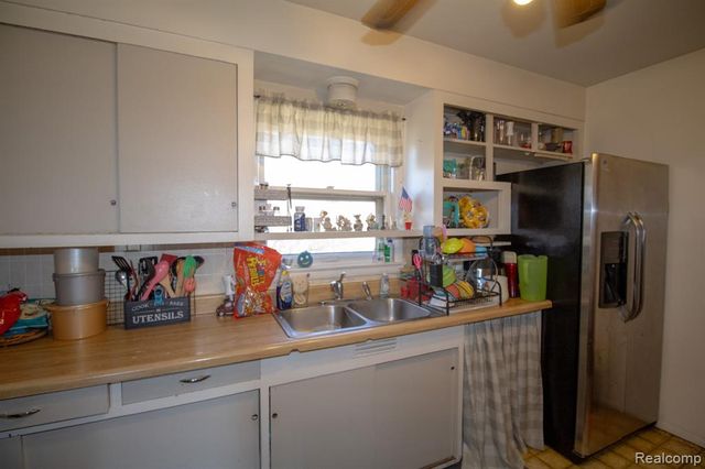 8080 Wayne Road, Romulus, MI 48174