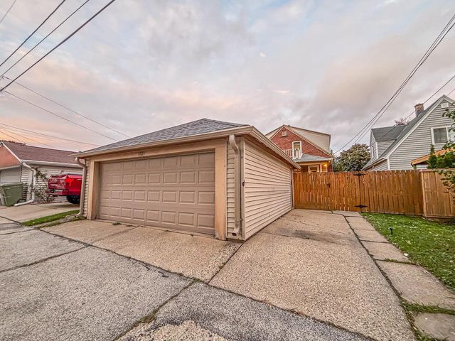 3723 S 18th STREET #3725, Milwaukee, WI 53221