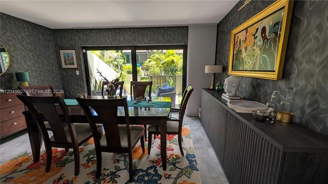 6047 Bayview Dr, Fort Lauderdale, FL 33308