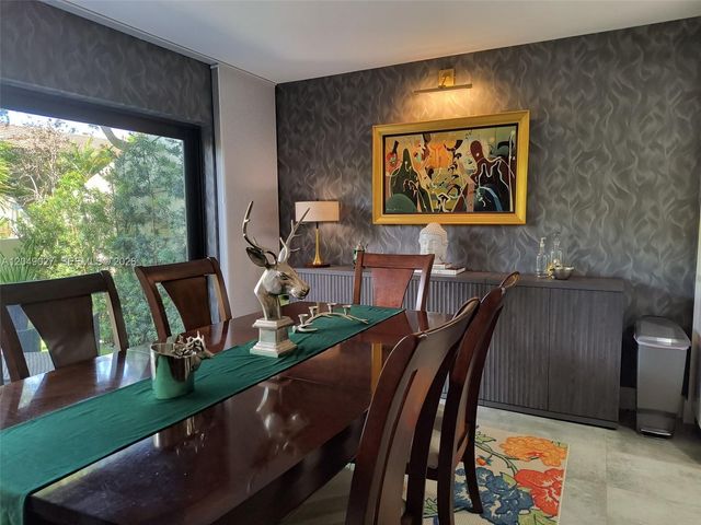 6047 Bayview Dr, Fort Lauderdale, FL 33308