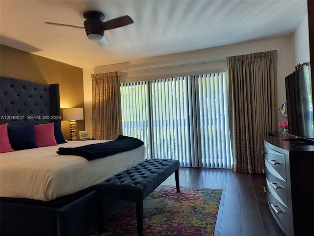 6047 Bayview Dr, Fort Lauderdale, FL 33308