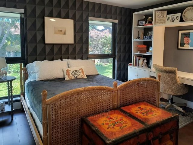 6047 Bayview Dr, Fort Lauderdale, FL 33308