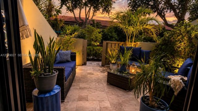 6047 Bayview Dr, Fort Lauderdale, FL 33308