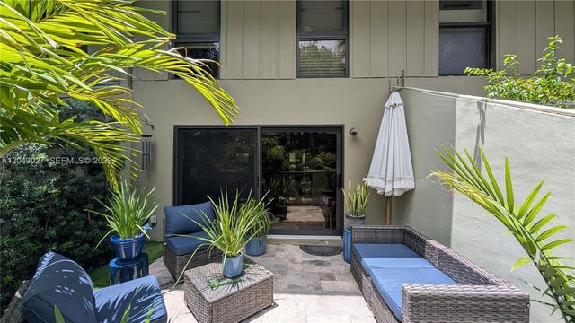 6047 Bayview Dr, Fort Lauderdale, FL 33308