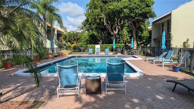 6047 Bayview Dr, Fort Lauderdale, FL 33308