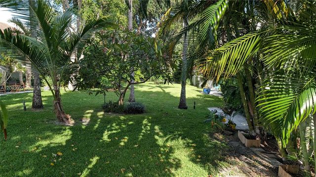 6047 Bayview Dr, Fort Lauderdale, FL 33308