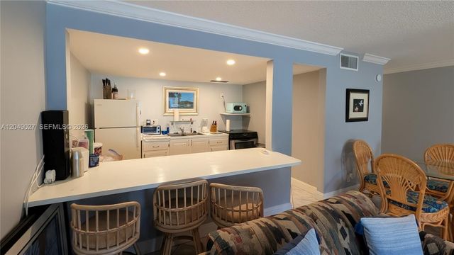 6047 Bayview Dr, Fort Lauderdale, FL 33308