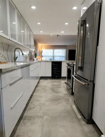 6047 Bayview Dr, Fort Lauderdale, FL 33308