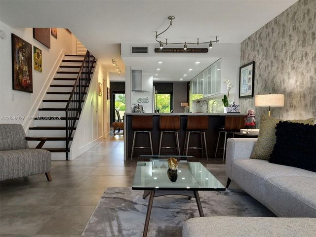 6047 Bayview Dr, Fort Lauderdale, FL 33308