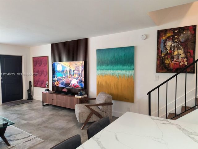 6047 Bayview Dr, Fort Lauderdale, FL 33308