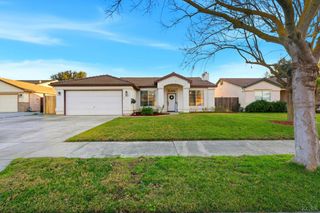 687 Woodridge Court, Lemoore, CA 93245