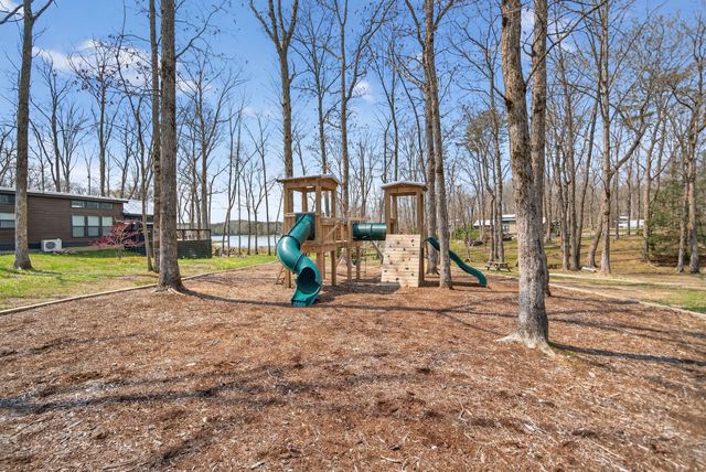 191 Waters Edge Way, Tracy City, TN 37387