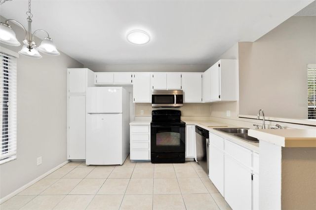 1002 GWYN CIRCLE, Oviedo, FL 32765